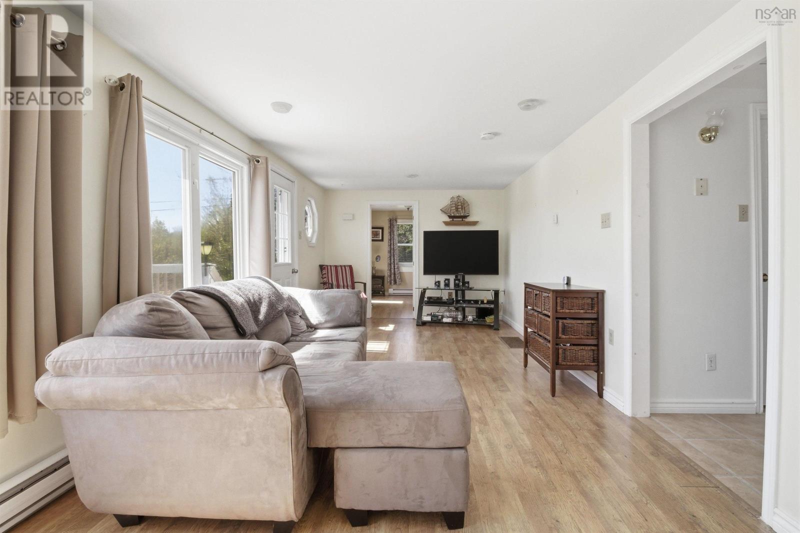 Property 33 of 44 of 63 Deanery Road