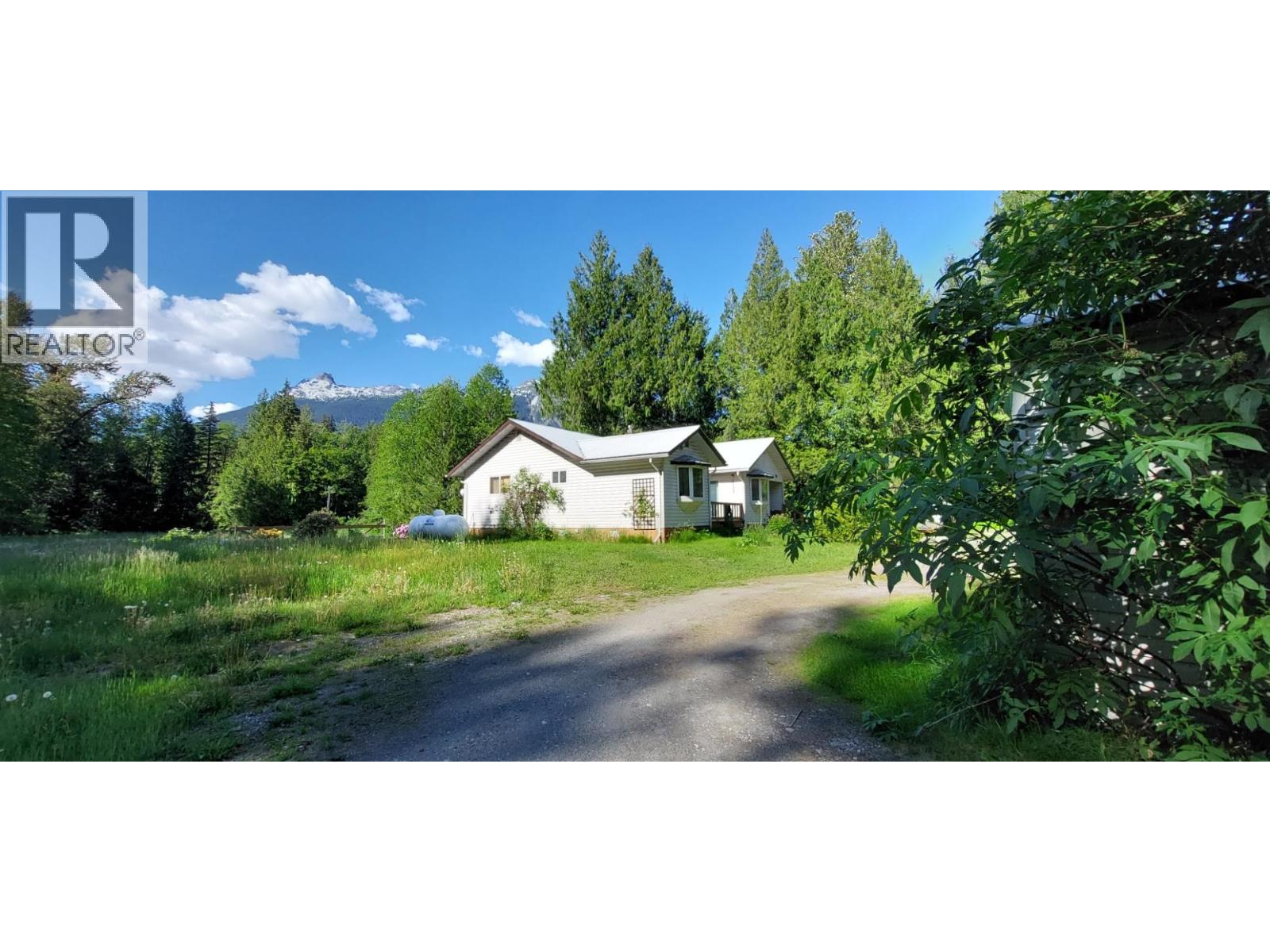 2250 MACKENZIE 20 HIGHWAY - Image 3