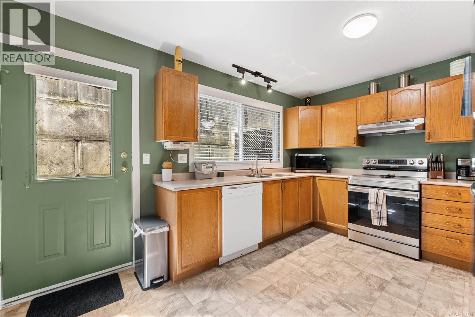 #3 1663 Dufferin Cres - 6