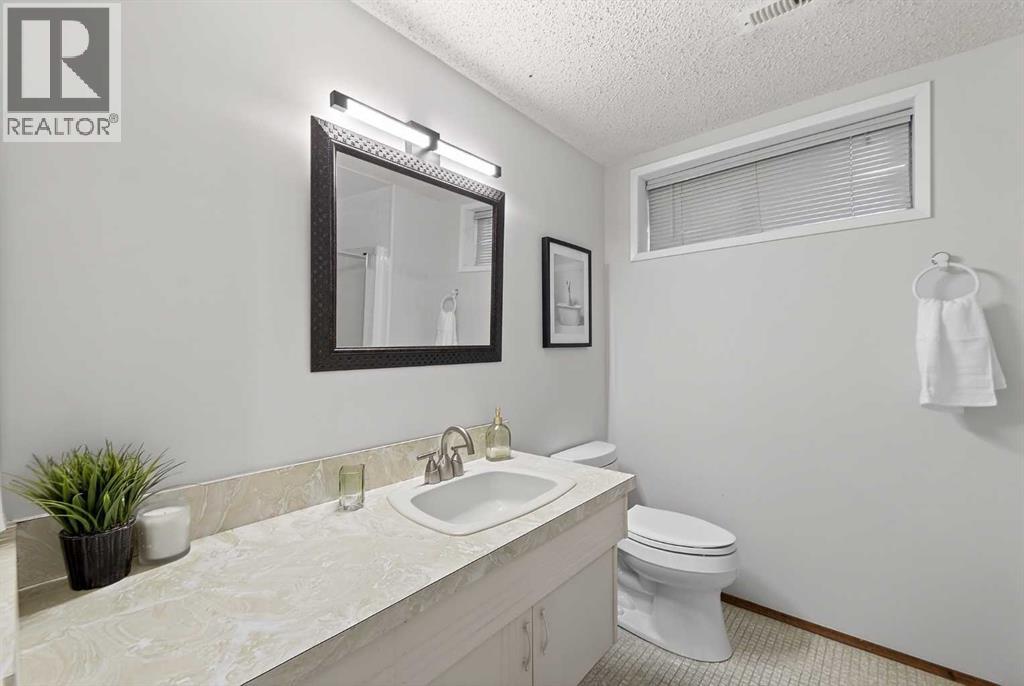 240 Canniff Place SW - 35