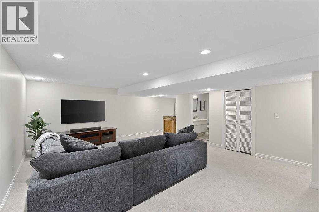 240 Canniff Place SW - 33