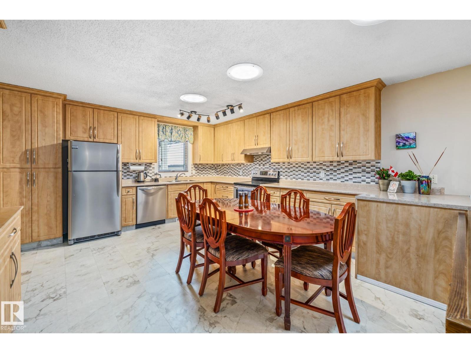 9719 190 ST NW - 7