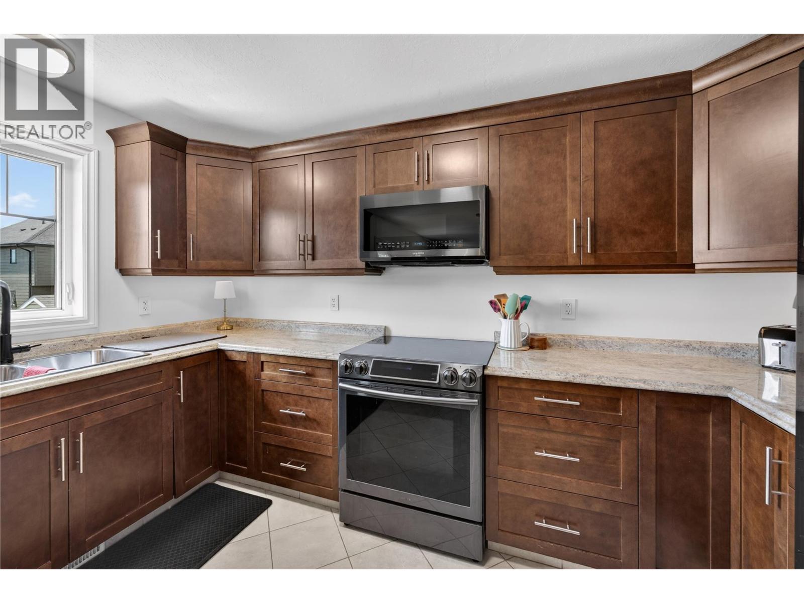 1841 85 Avenue - 9