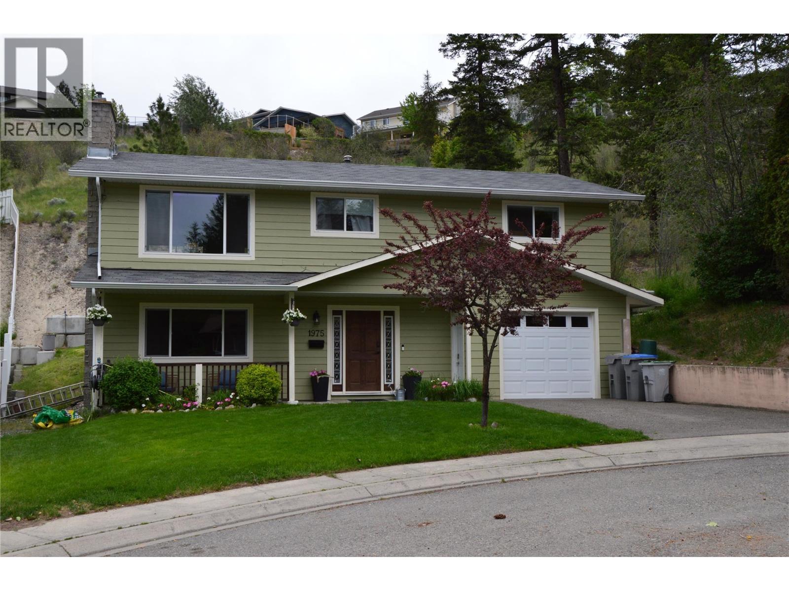 1975 Wentworth Place - 1