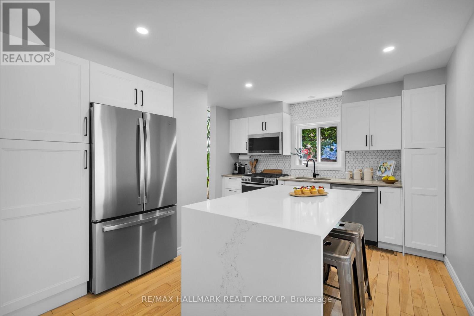 218 CARRUTHERS AVENUE - 17