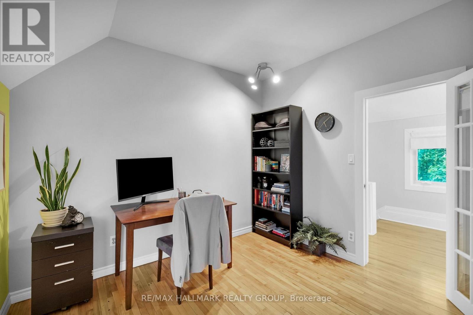 218 CARRUTHERS AVENUE - 33