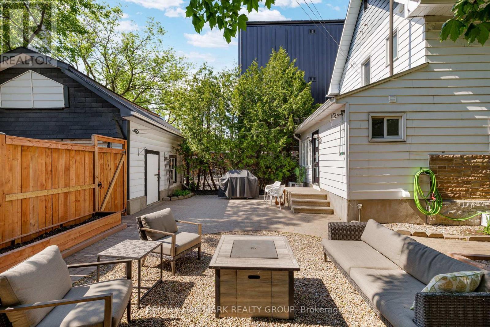 218 CARRUTHERS AVENUE - 44