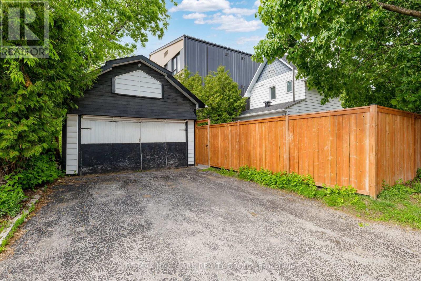 218 CARRUTHERS AVENUE - 45