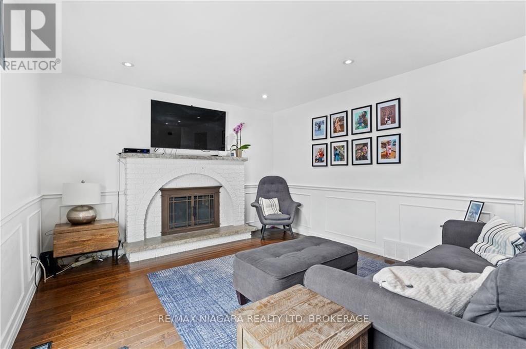 49 ROYAL OAK DRIVE - 15
