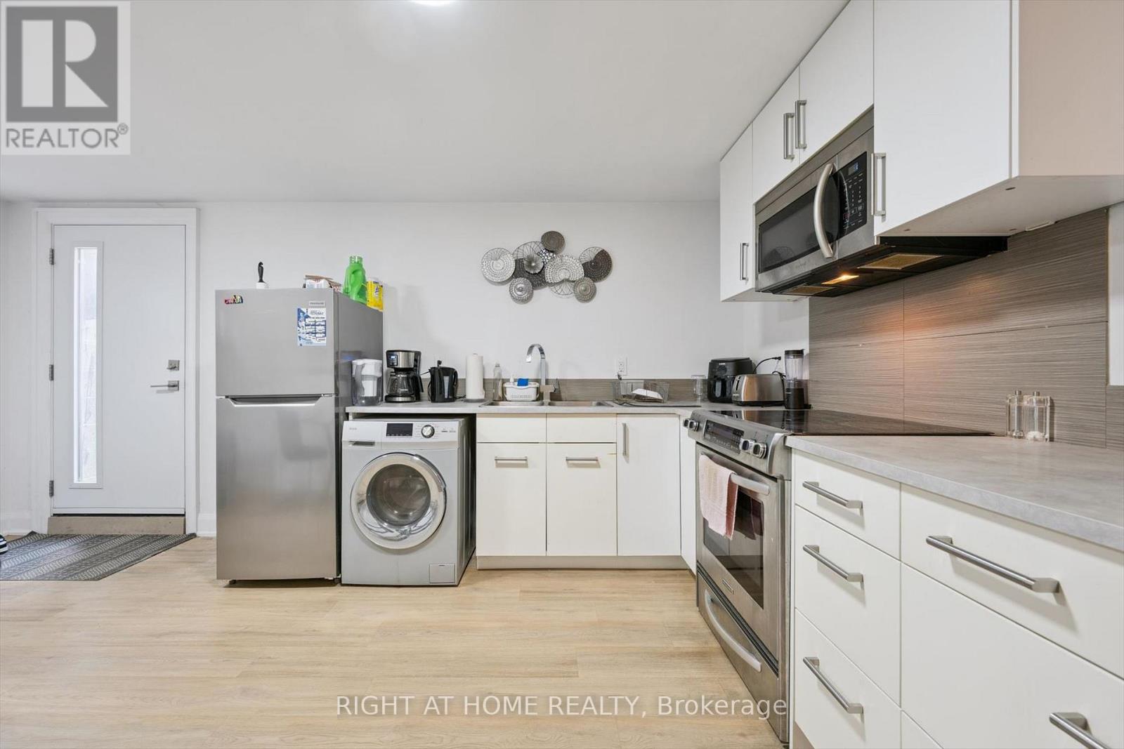 814 COXWELL AVENUE - 16