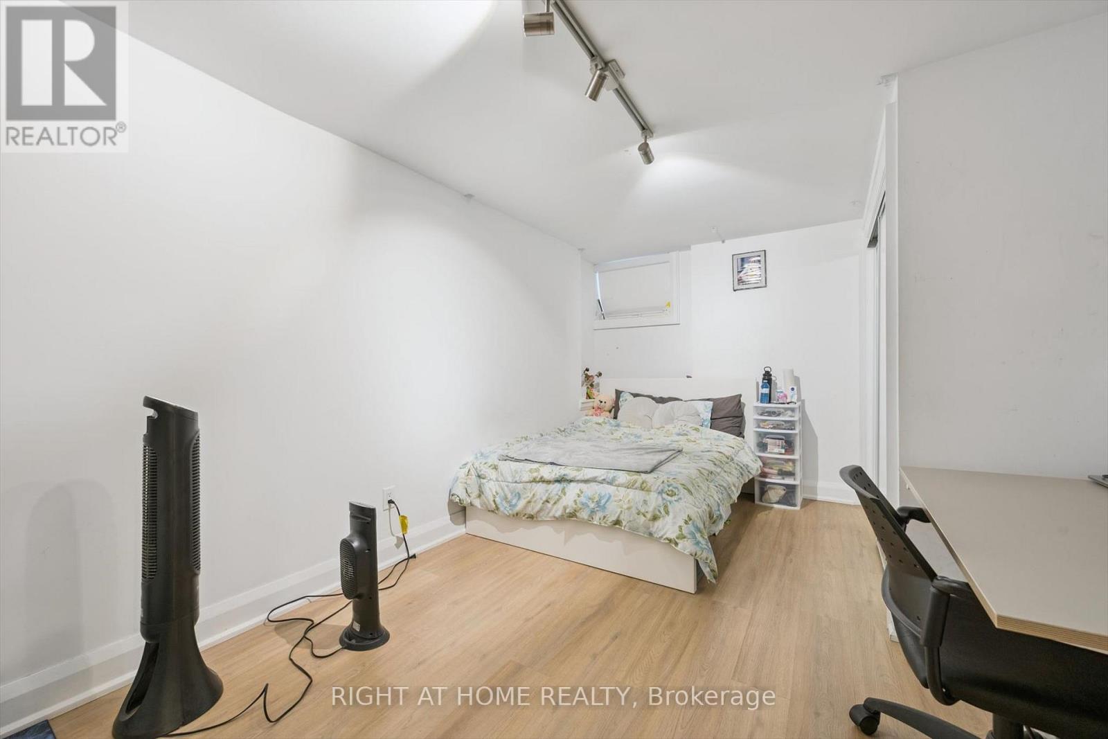 814 COXWELL AVENUE - 20