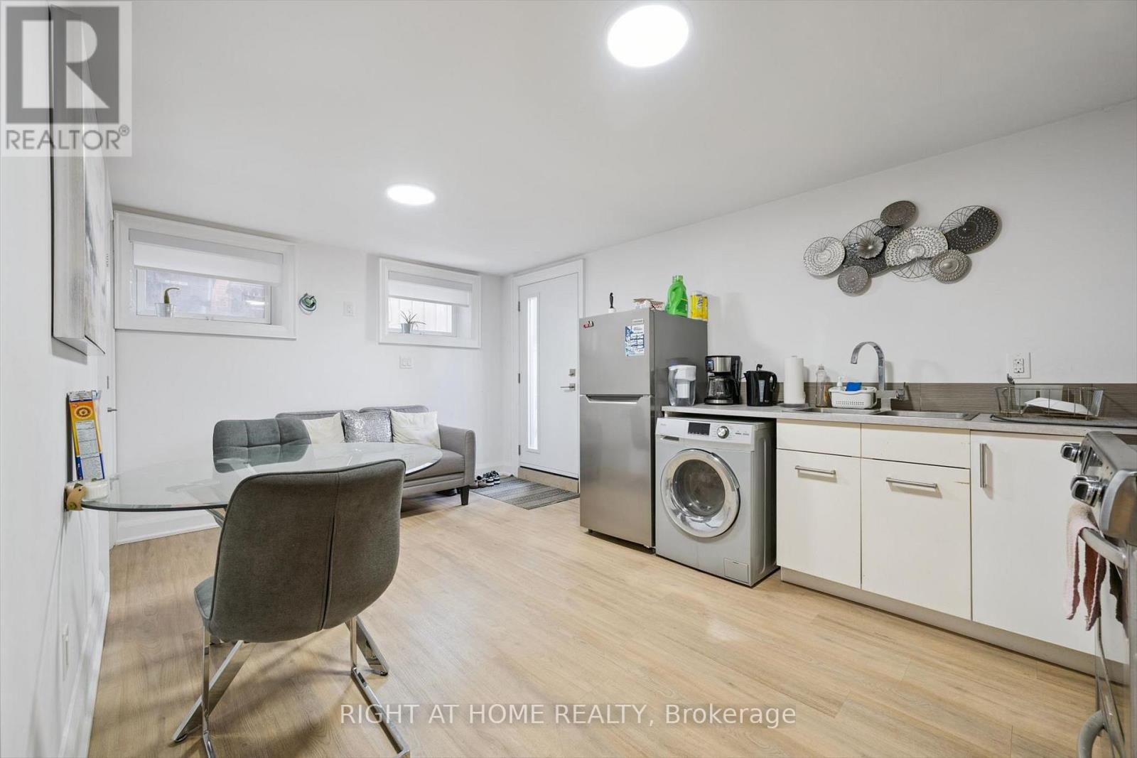814 COXWELL AVENUE - 17