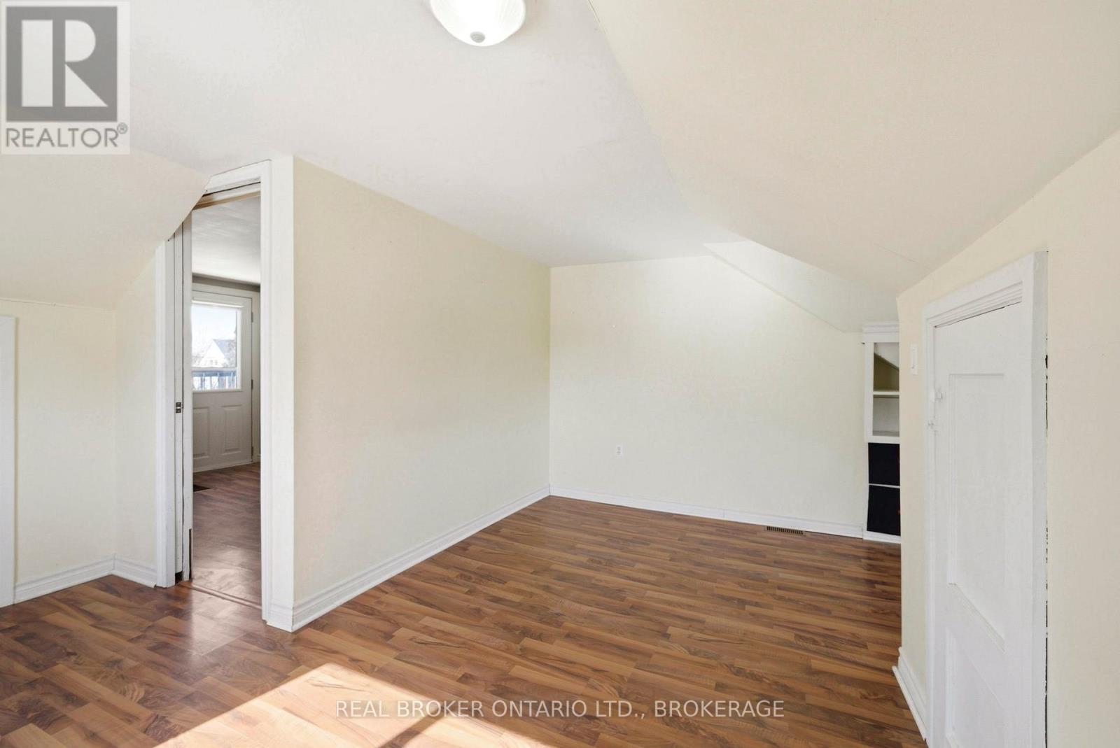 25 DUNBAR AVENUE - 17