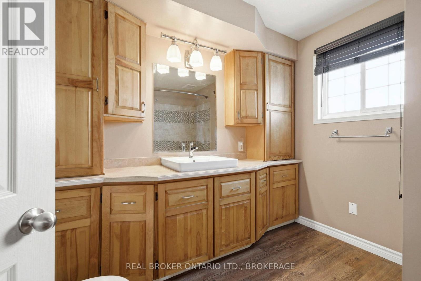 25 DUNBAR AVENUE - 12