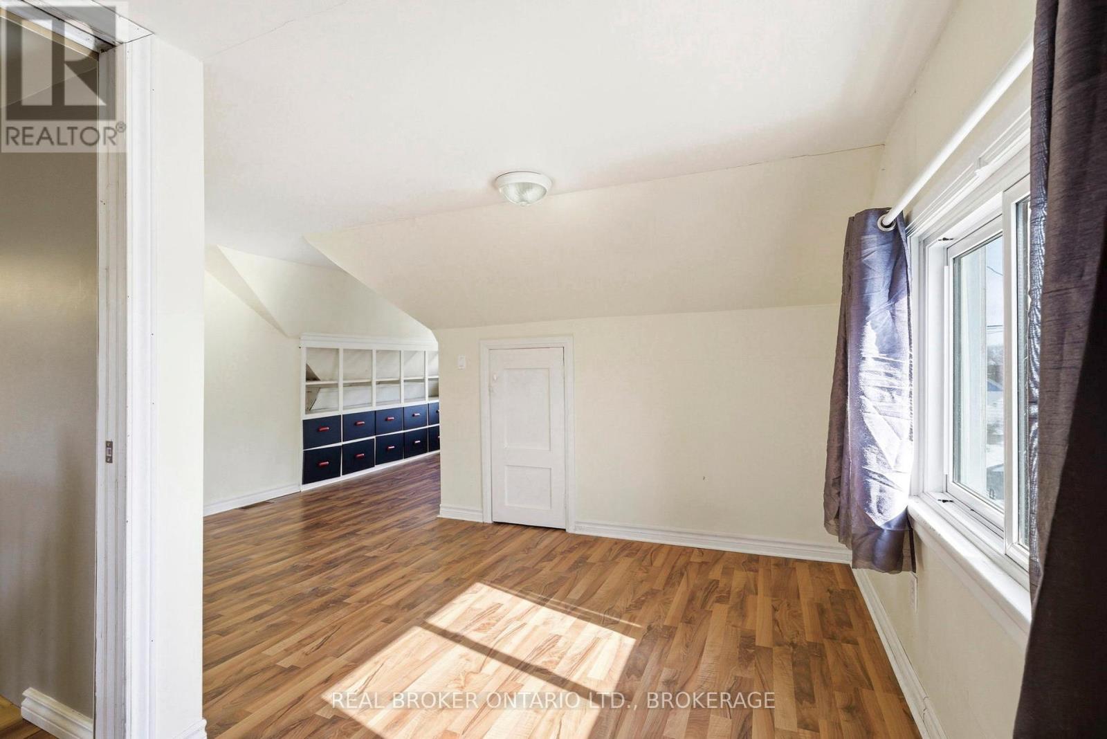 25 DUNBAR AVENUE - 16