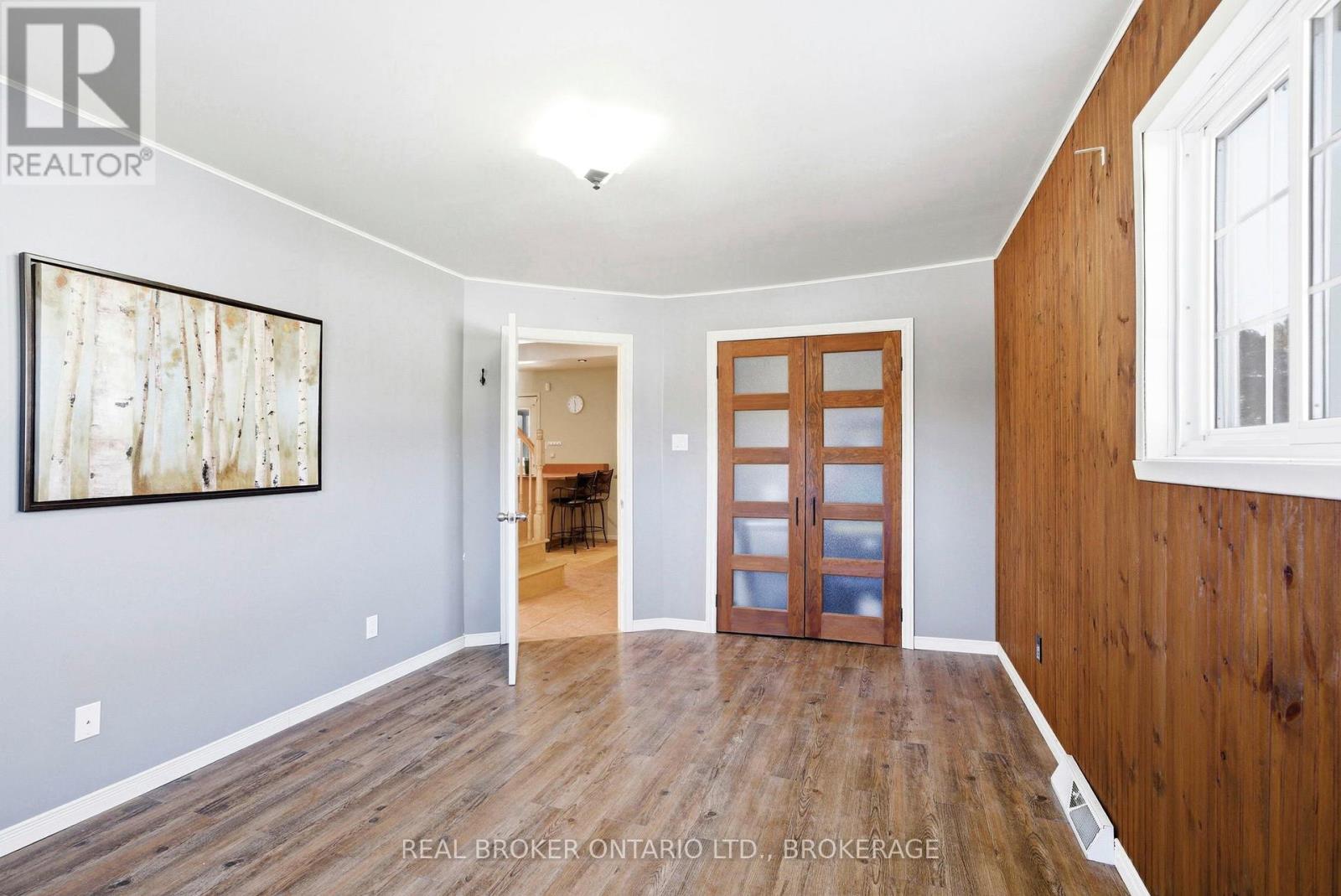 25 DUNBAR AVENUE - 11
