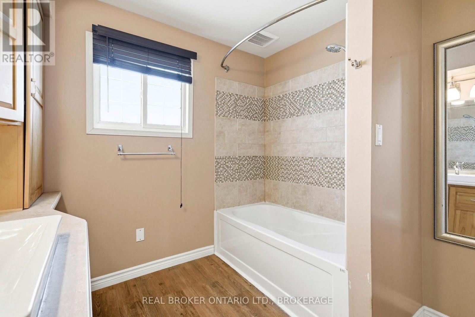 25 DUNBAR AVENUE - 13
