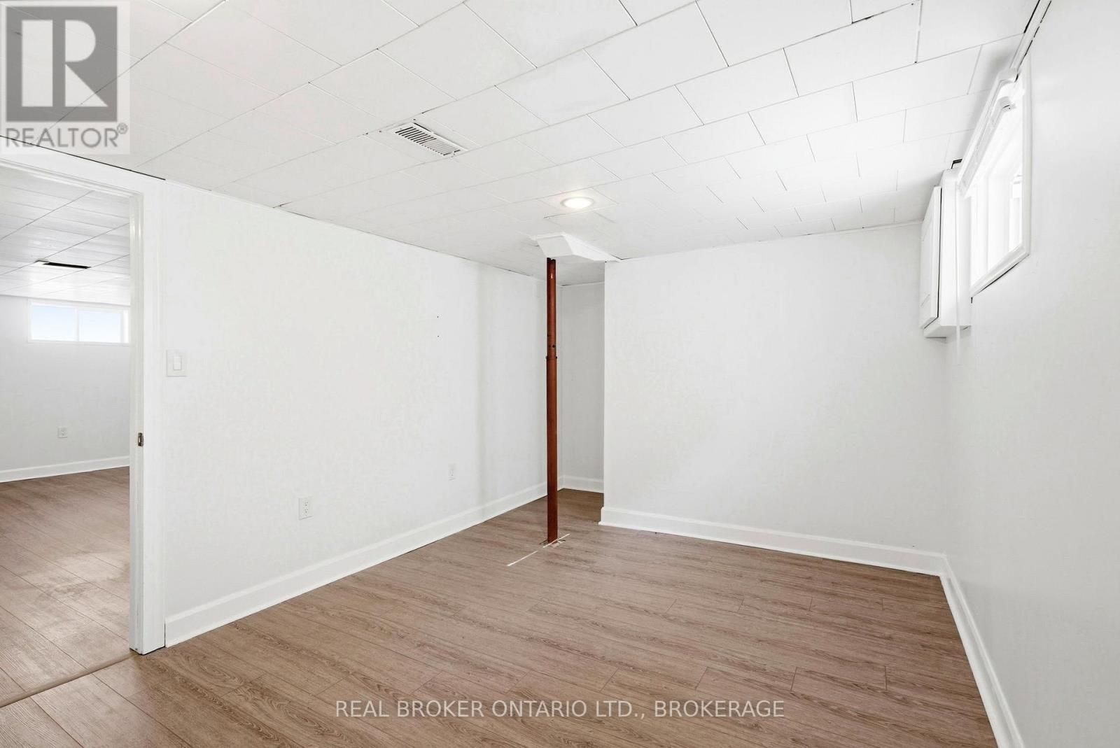 25 DUNBAR AVENUE - 26