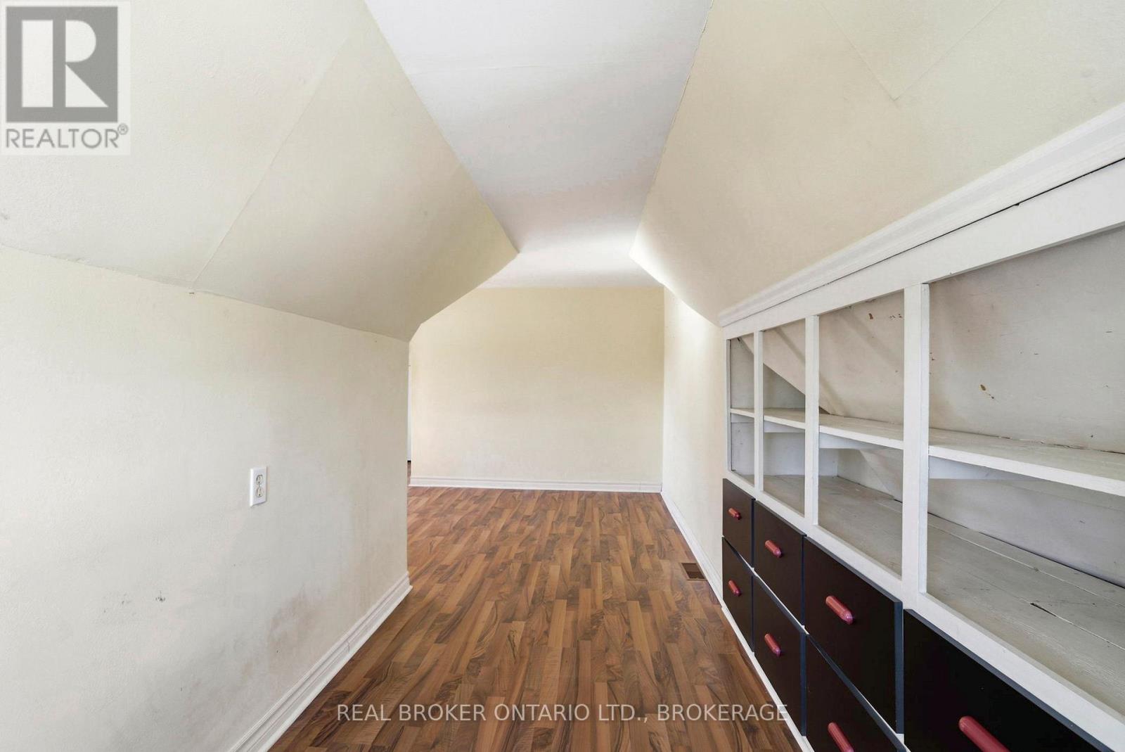 25 DUNBAR AVENUE - 19