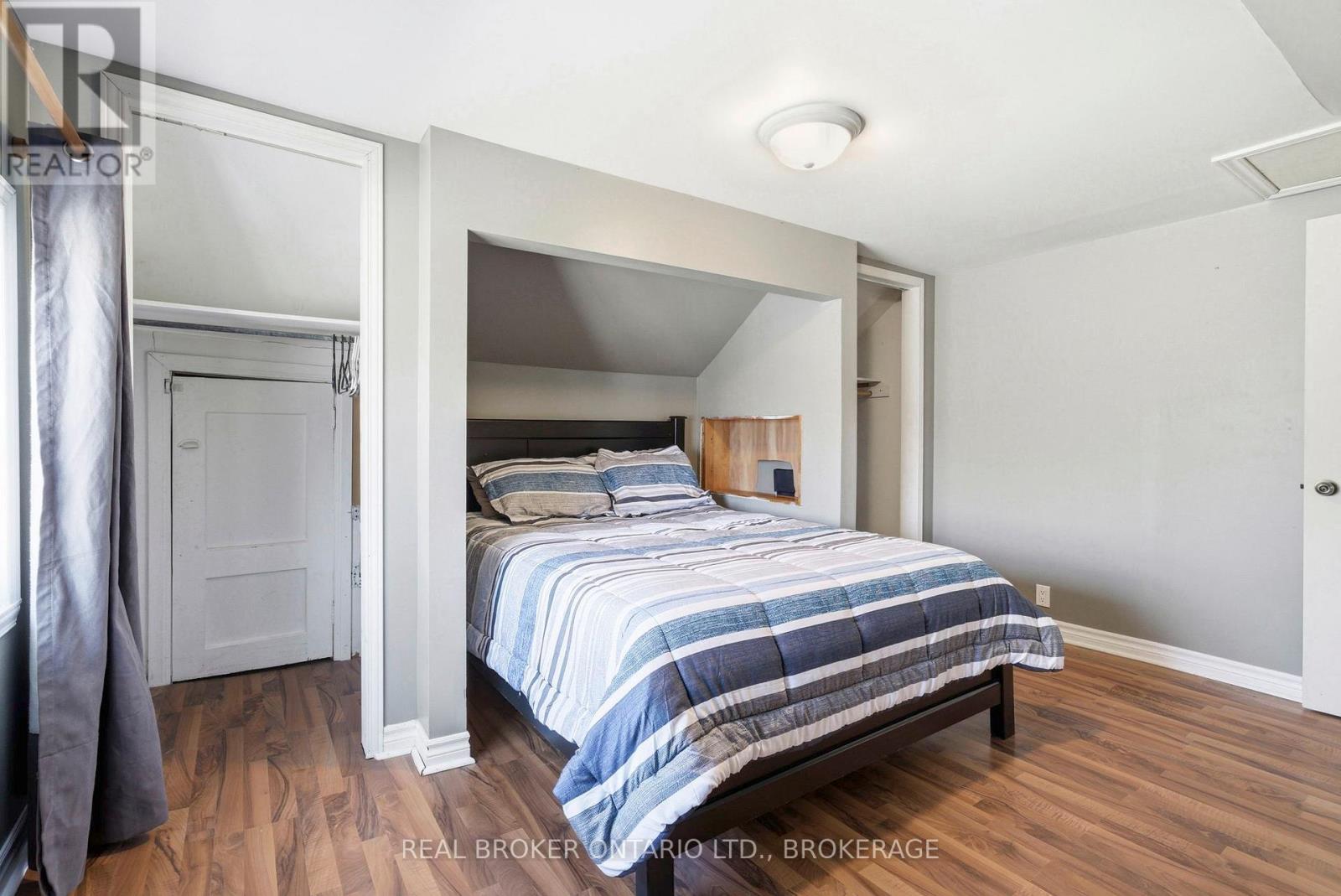 25 DUNBAR AVENUE - 22