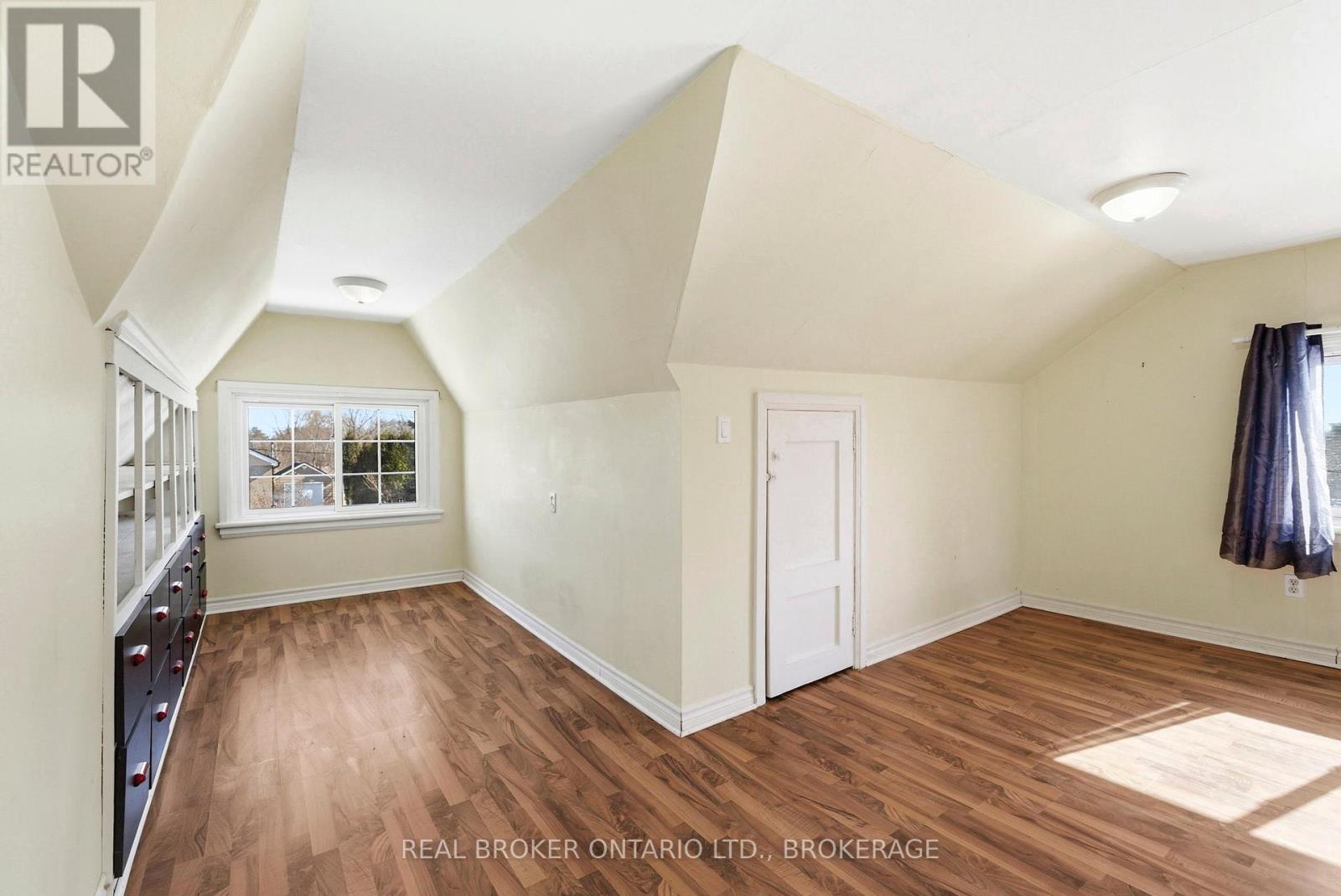 25 DUNBAR AVENUE - 18