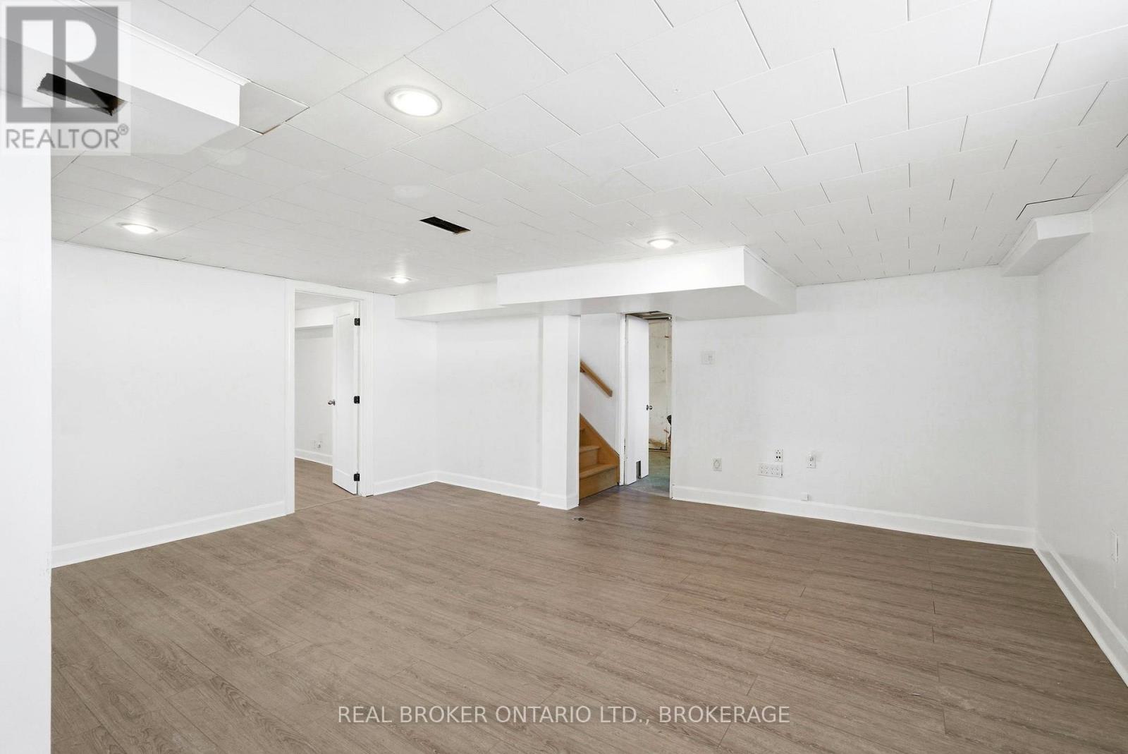25 DUNBAR AVENUE - 24