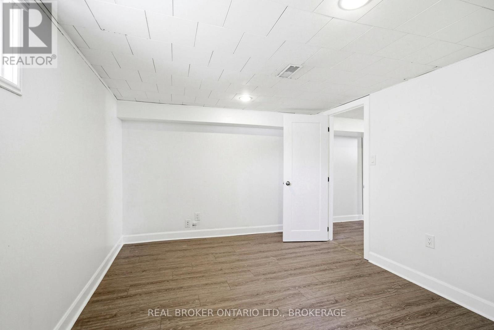 25 DUNBAR AVENUE - 27