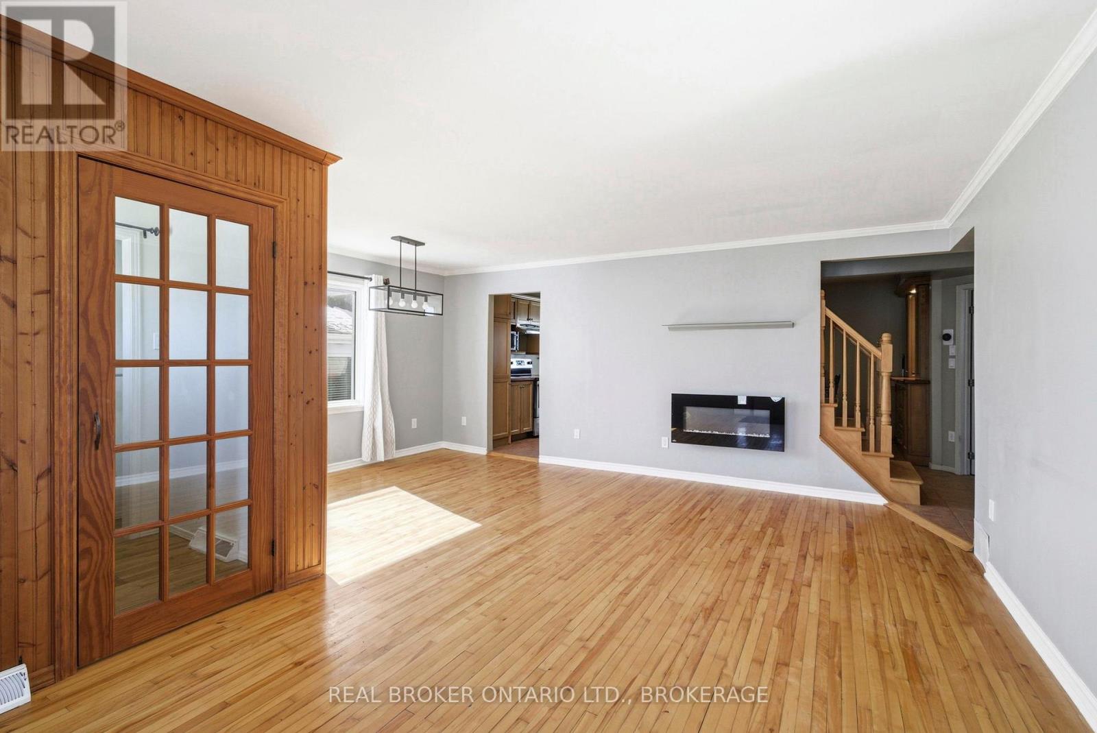 25 DUNBAR AVENUE - 4