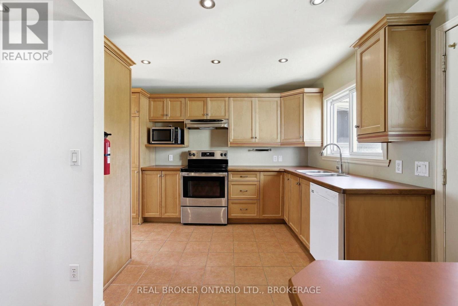 25 DUNBAR AVENUE - 7