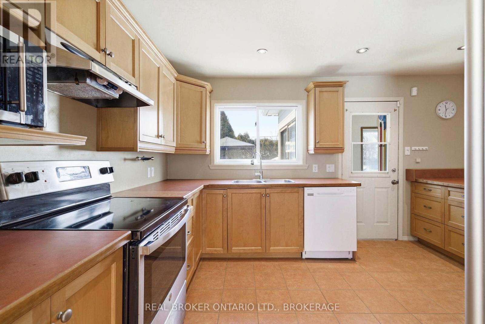 25 DUNBAR AVENUE - 8