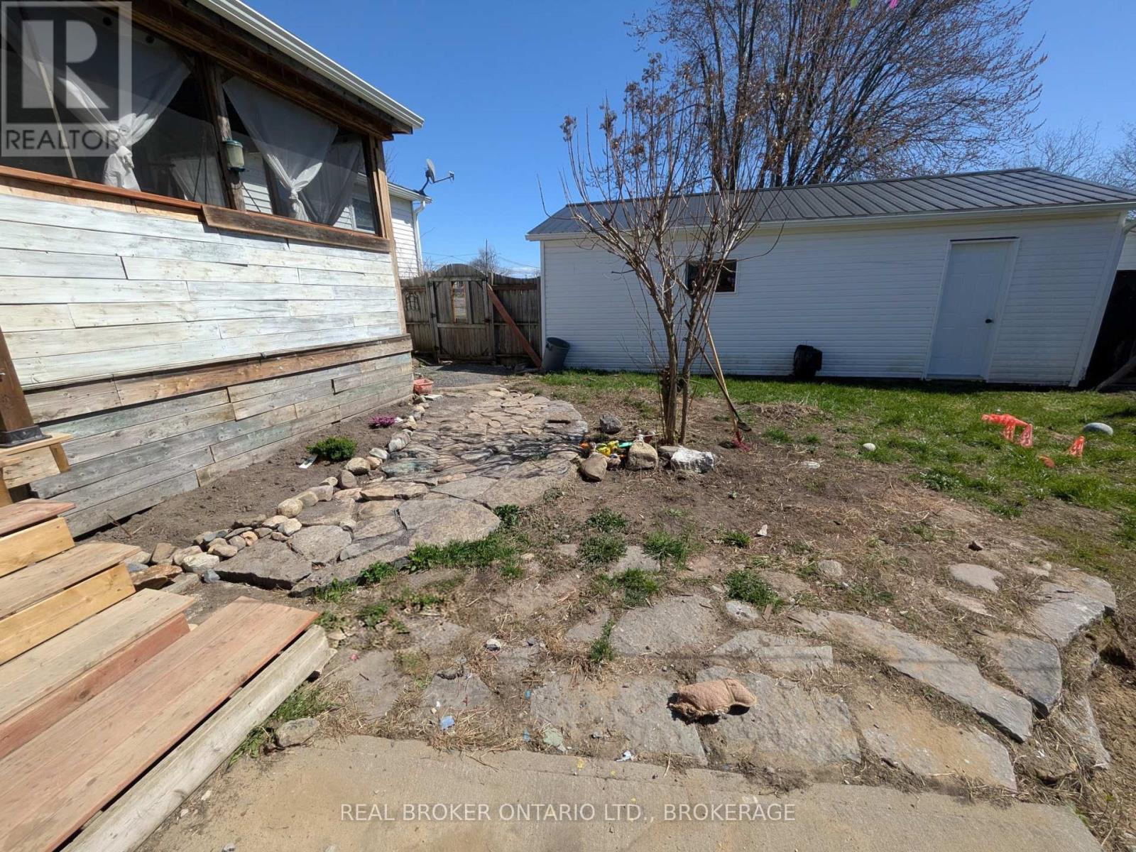 3300 POIRIER AVENUE - 26