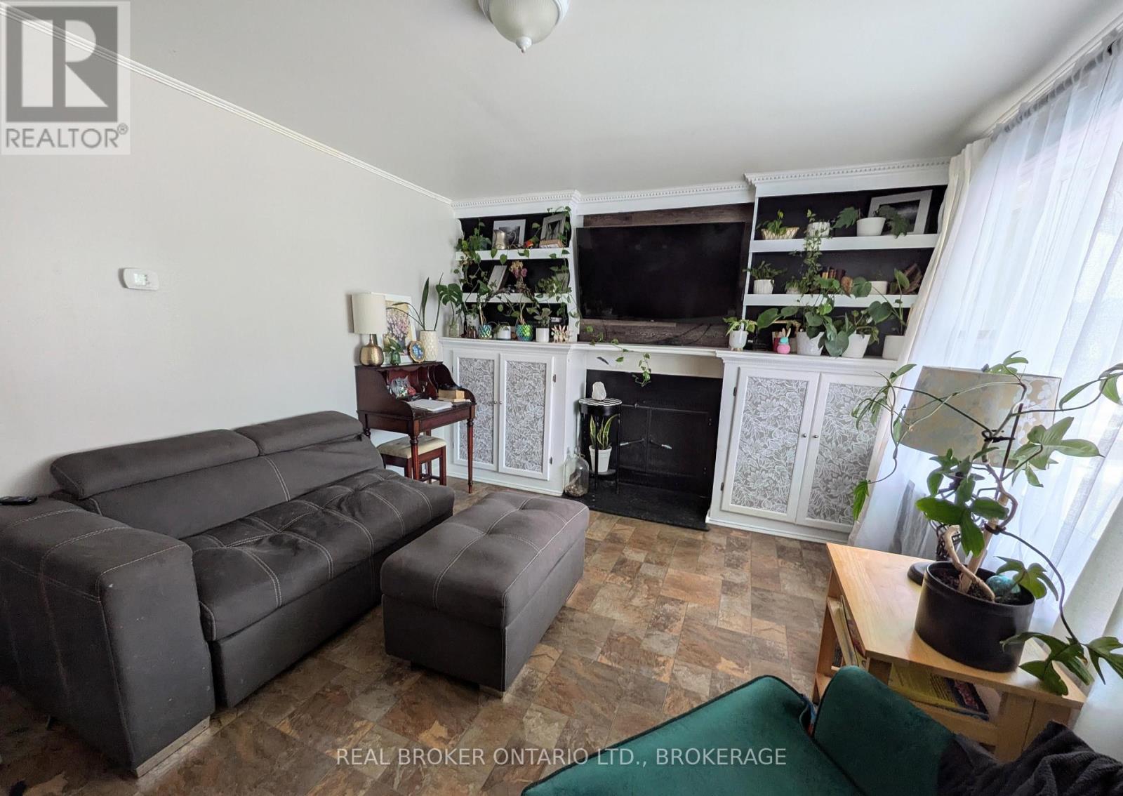3300 POIRIER AVENUE - 8