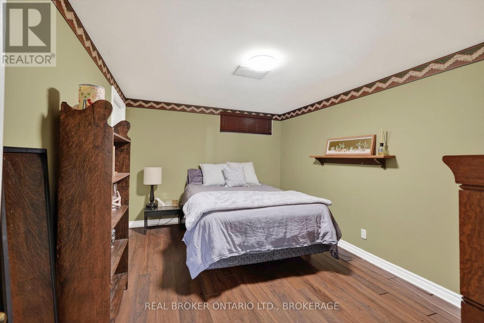 948 FOURTH STREET E - 25