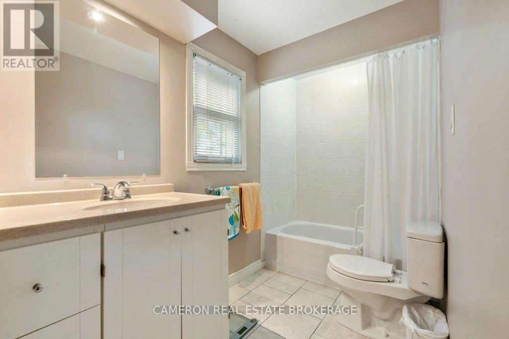 1515 GRANT AVENUE - 20