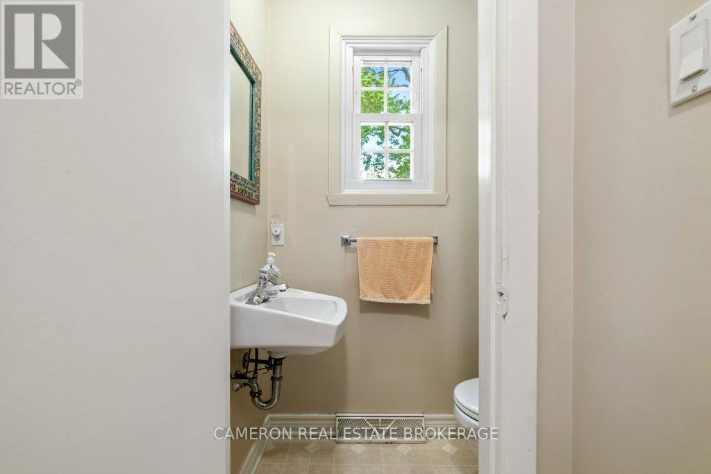 1515 GRANT AVENUE - 21