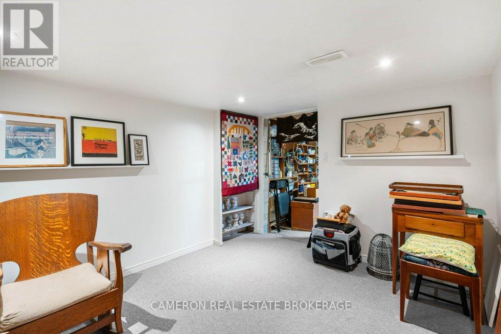 1515 GRANT AVENUE - 23
