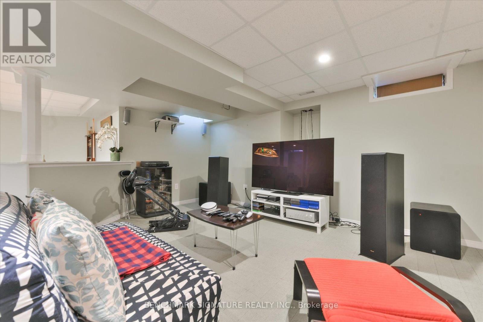 29 STRICKLAND DRIVE - 33