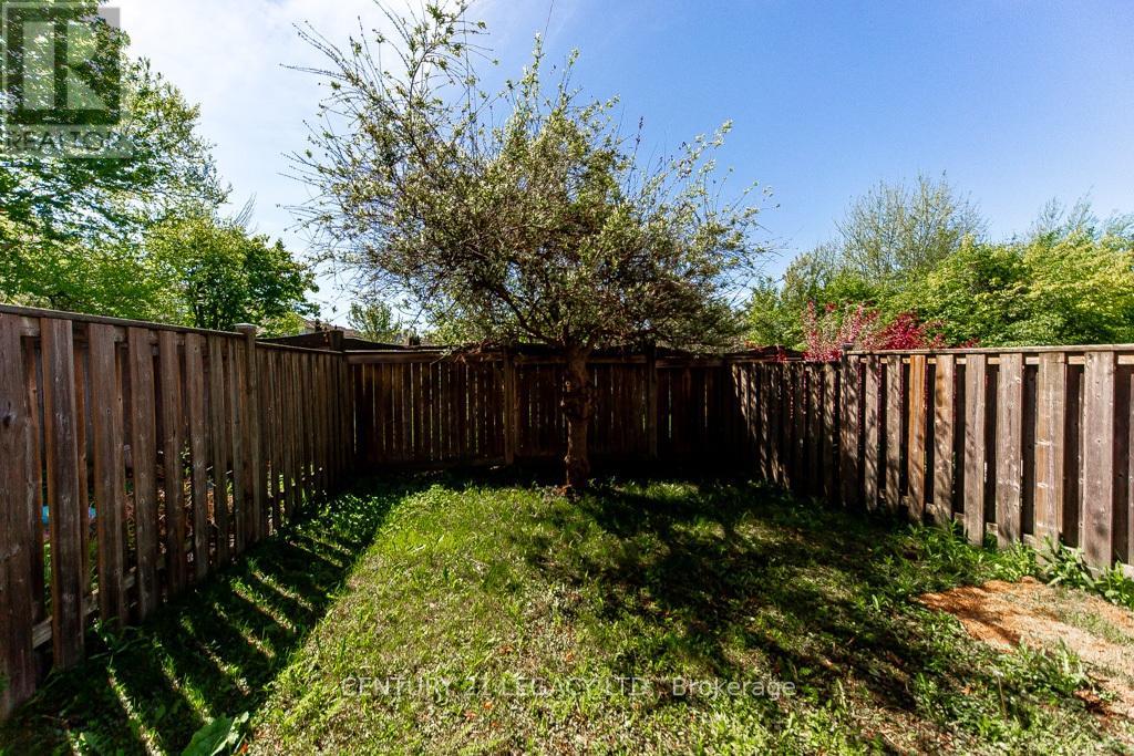 44 TINCOMB CRESCENT - 37
