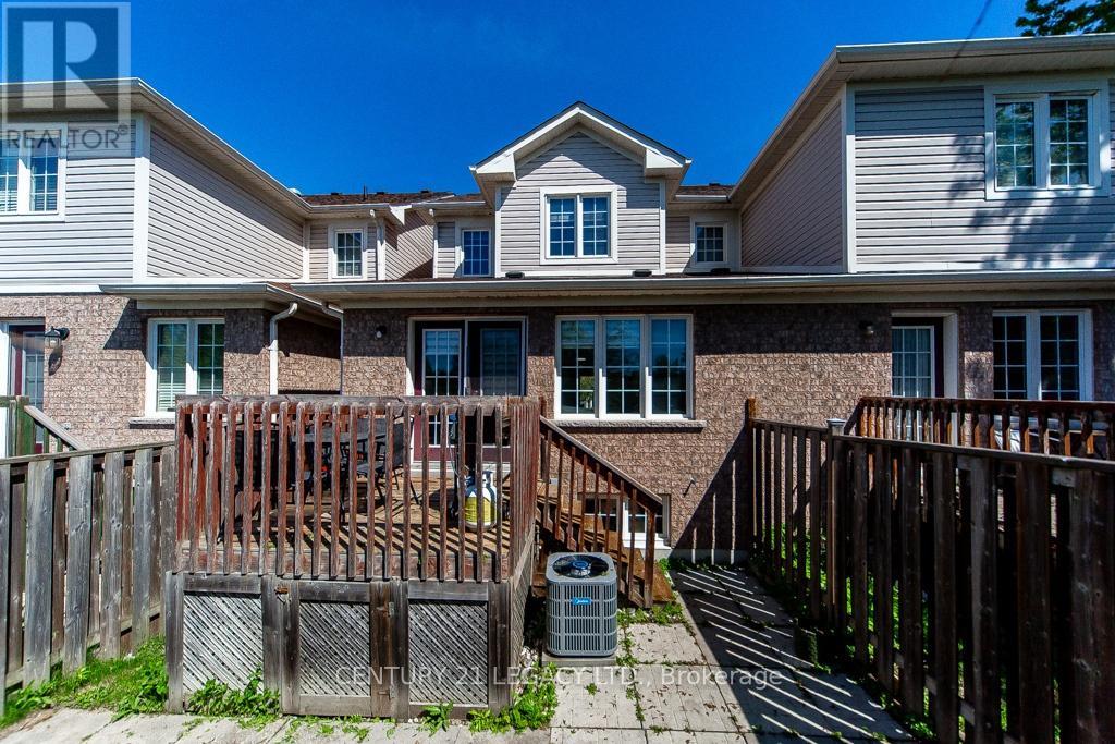 44 TINCOMB CRESCENT - 39