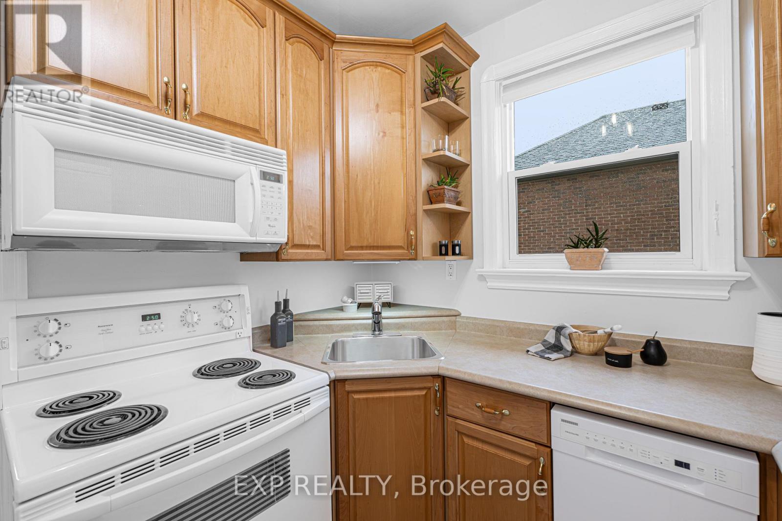 56 GLADSTONE AVENUE - 14