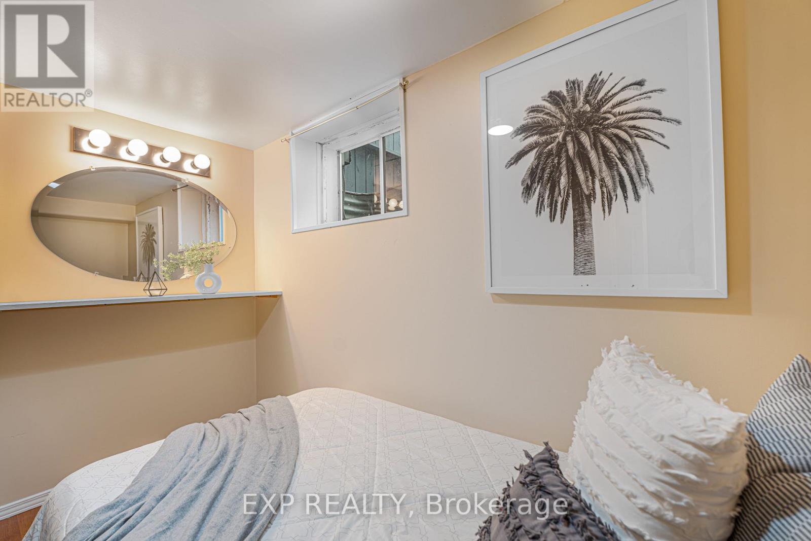 56 GLADSTONE AVENUE - 32