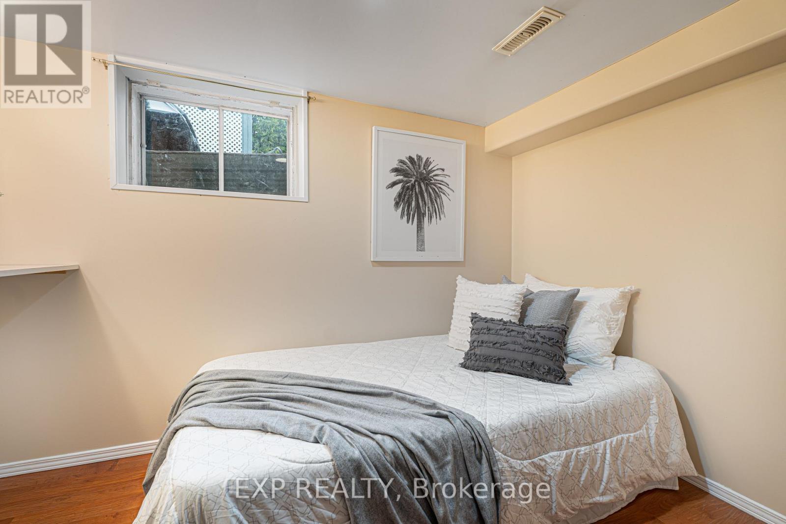 56 GLADSTONE AVENUE - 33