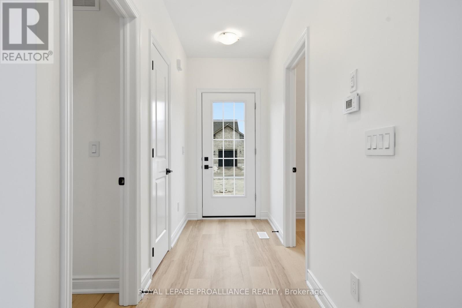 922 KERR STREET W - 14