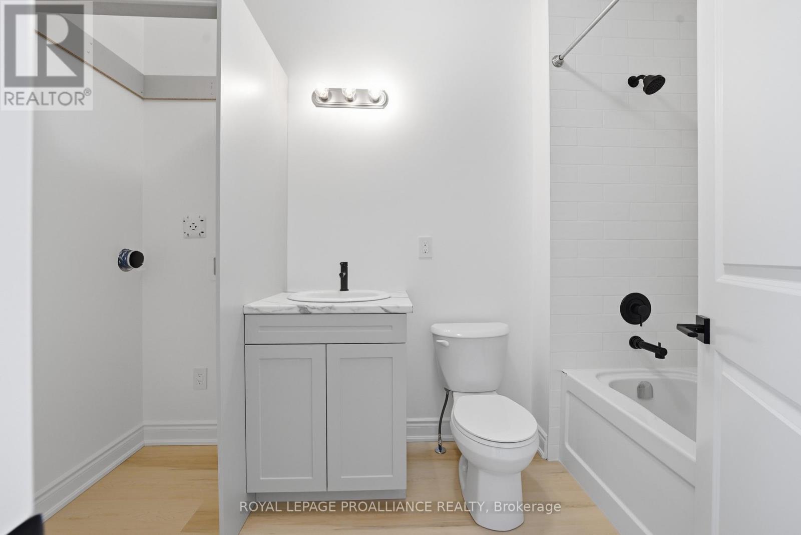 922 KERR STREET W - 15