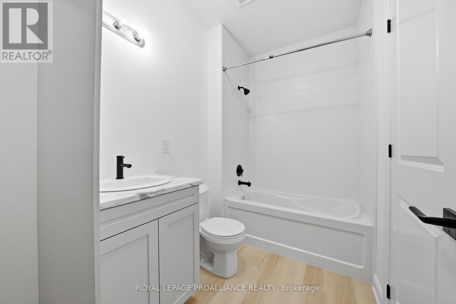 922 KERR STREET W - 16