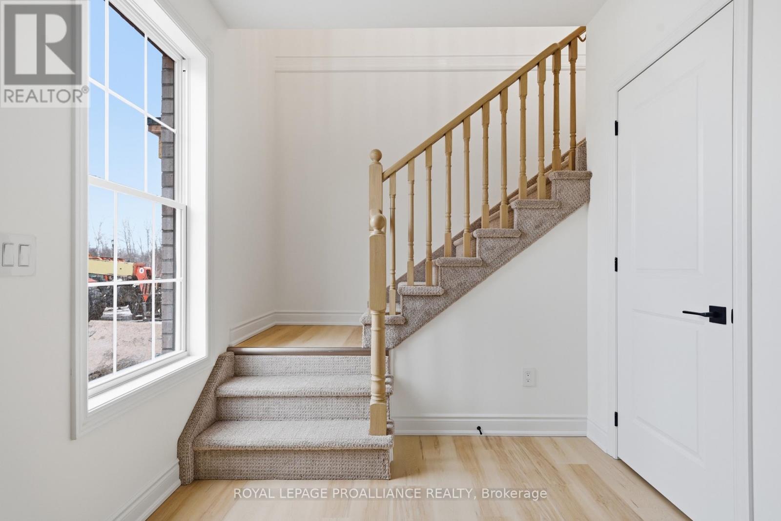 922 KERR STREET W - 5