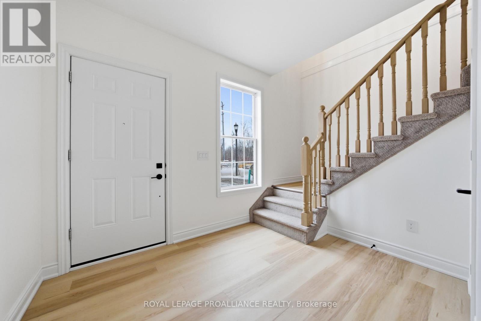 922 KERR STREET W - 4