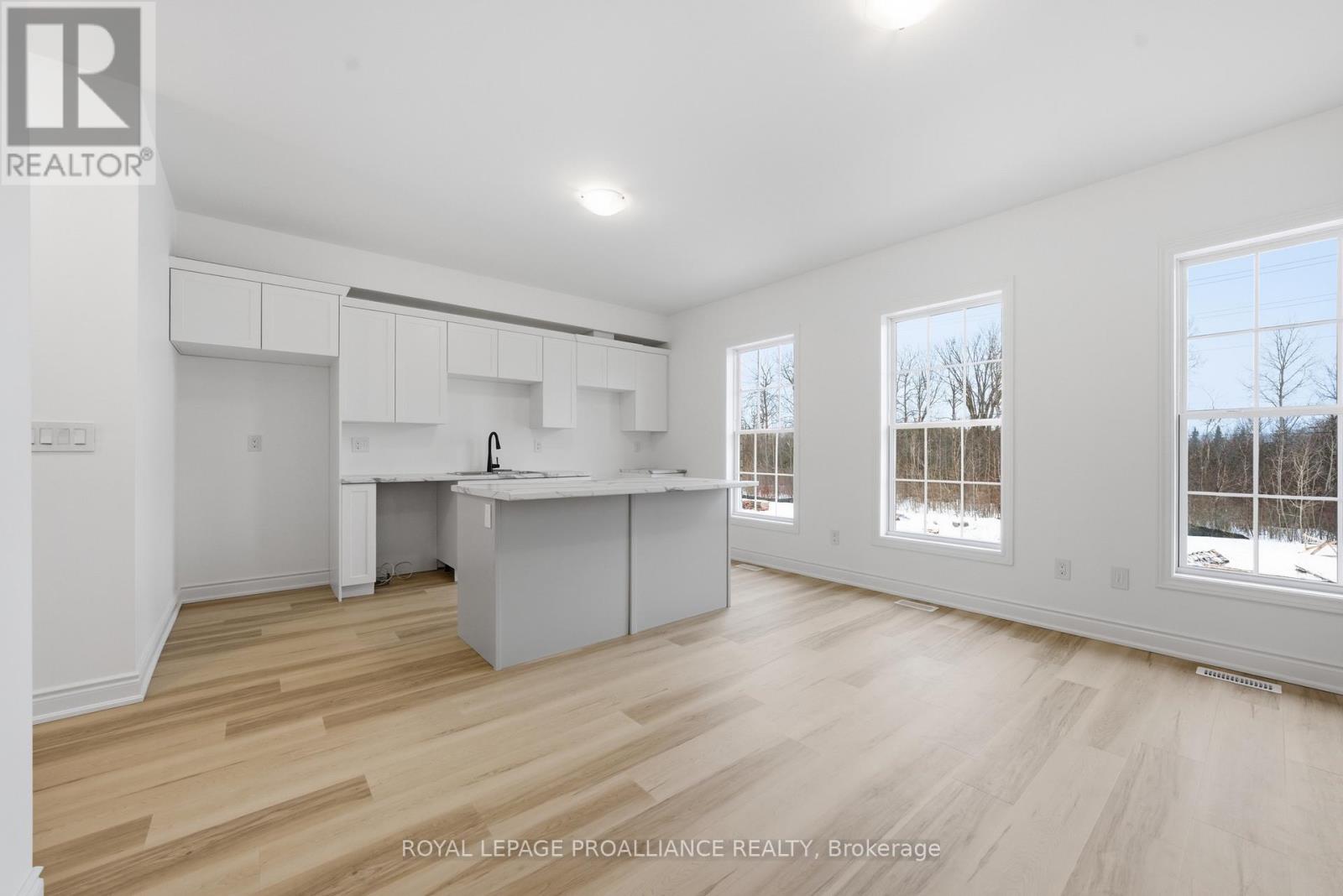 922 KERR STREET W - 8