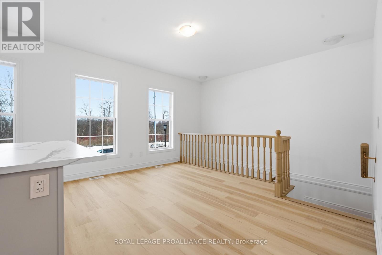 922 KERR STREET W - 9
