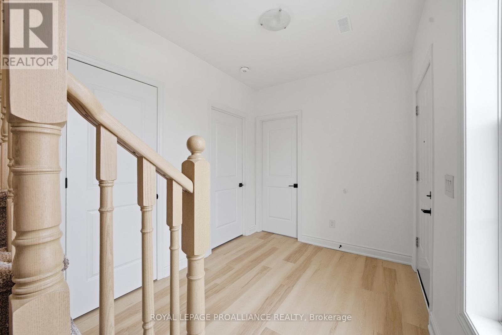 922 KERR STREET W - 6